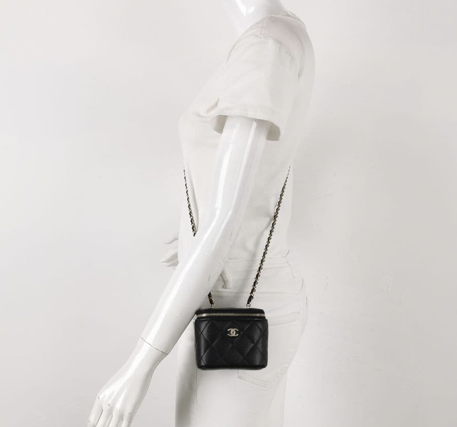 Chanel Vanity with chain
